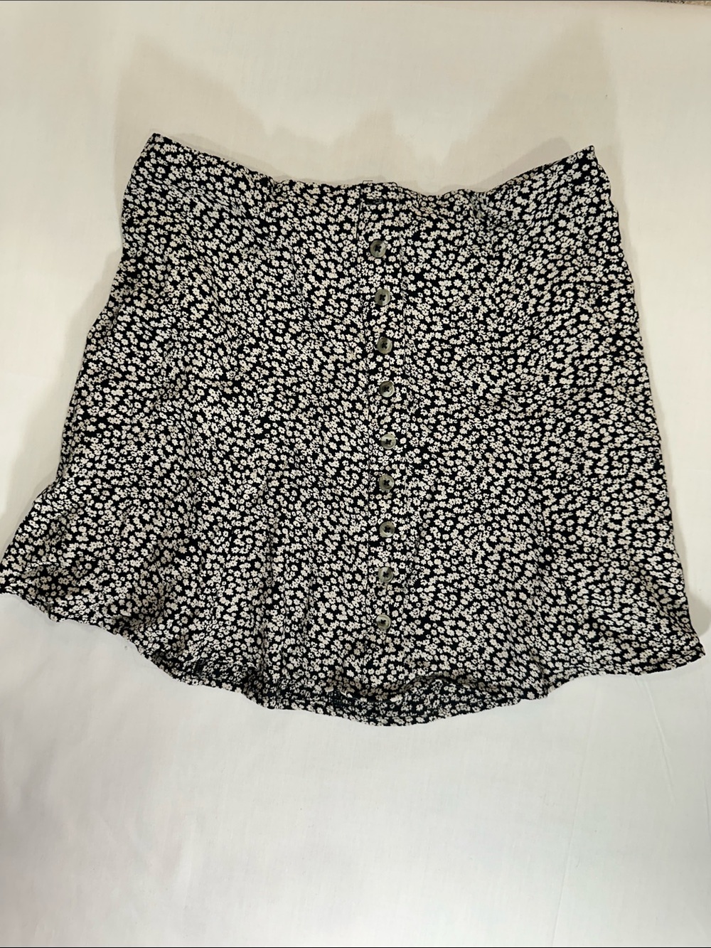 American Eagle Outfitters Black and White Floral Button-Front Mini Skirt